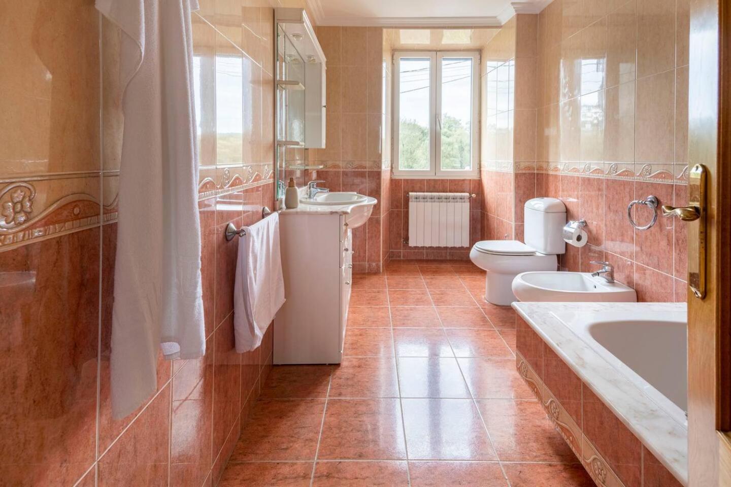 Galihost - Casa Con Enorme Jardin En Cambados Villa Luaran gambar